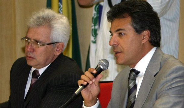 Ex-chefe da casa civil do governo Beto Richa (PSDB), o conselheiro Durval Amaral, submetido ao Tribunal de Contas (TCE-PR) teria recebido dinheiro desviado do esquema de desvios de verba da Educação para abastecer campanhas políticas; esse é o relato de testemunhas que trabalharam para a Valor Construtora, empreiteira encarregada de contratos de mais de R$ 20 milhões para a construção de escolas no estado; a propina teria abastecido a campanha do filho do conselheiro em 2014; as campanhas de Richa e dos deputados Ademar Traiano (PSDB) e Plauto Miró (DEM) também teriam se beneficiado do esquema