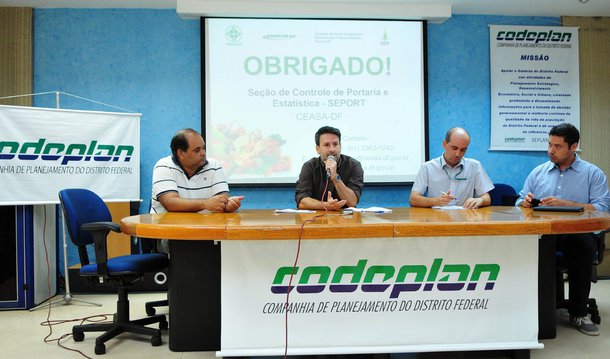 A inflação em Brasília (DF), medida pelo Índice Nacional de Preços ao Consumidor Amplo (IPCA), apresentou variação de 0,93% em janeiro, sendo a segunda menor registrada no Brasil entre as 13 capitais pesquisadas, atrás apenas de Curitiba (PR), com 0,73%; a média nacional foi de 1,27%; o dado leva em consideração os preços do mês passado em comparação a dezembro de 2015, quando o índice no Distrito Federal foi de 1,21%; as informações foram divulgadas pela Codeplan