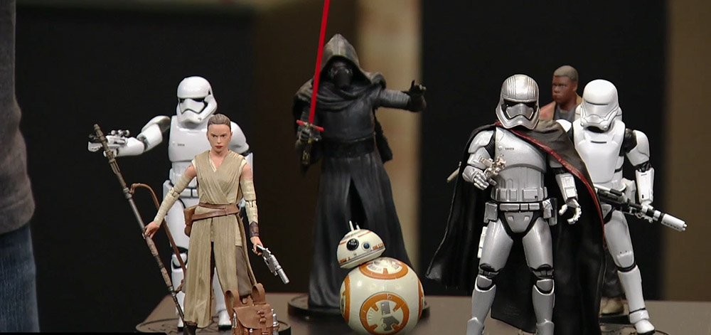 As vendas de brinquedos como sabres de luz de Kylon Ren, andróides BB-8 e miniaturas da nave espacial Millenium Falcon somaram mais do que o arrecado por todos brinquedos das franquias "Jurassic World", "Minions" e "Os Vingadores" juntas, disse o NPD Group na quarta-feira