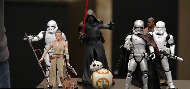 As vendas de brinquedos como sabres de luz de Kylon Ren, andróides BB-8 e miniaturas da nave espacial Millenium Falcon somaram mais do que o arrecado por todos brinquedos das franquias "Jurassic World", "Minions" e "Os Vingadores" juntas, disse o NPD Group na quarta-feira