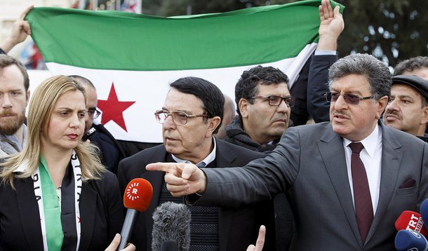 A oposição da Síria vai se ater à cessação de hostilidades apesar de afirmar que ocorreram 15 violações por forças do governo sírio no sábado e mais quebras da trégua no domingo, disse um porta-voz do Comitê de Alta Negociação (HNC, na sigla em inglês)