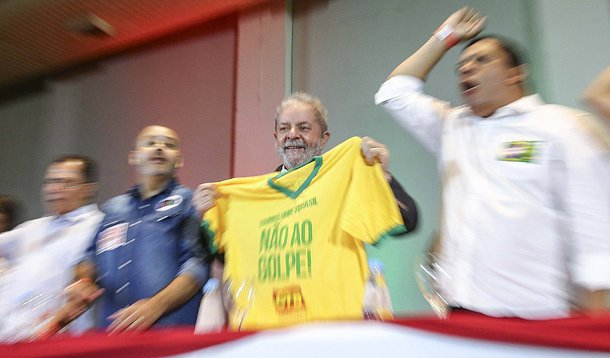 O argumento foi utilizado pela defesa no recurso apresentado ao STF contra a decisão do ministro Gilmar Mendes que suspendeu a nomeação de Lula para a Casa Civil.; "Partem da equivocada premissa de que este E. STF, ao eventualmente assumir a condução dessas investigações, não teria a mesma capacidade da 13ª Vara Federal Criminal de Curitiba para desenvolvê-las - o que se revela um grande absurdo", afirmam os advogados