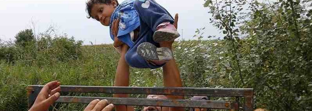 Mais de 10 mil crianças migrantes não acompanhadas desapareceram na Europa entre 18 e 24 de dezembro passado, estima a Europol, agência de polícia europeia, que teme que muitas delas sejam exploradas, inclusive sexualmente, pelo crime organizado; os números, que foram divulgados pelo semanário britânico The Observer, foram confirmados à agência France Presse pela assessoria de imprensa da Europol