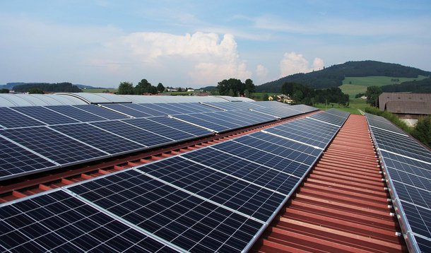 Em 2014, houve a primeira contratação de energia solar de geração pública centralizada, e, em 2015, mais dois leilões ocorreram, totalizando 2.653 MW; estudos para o planejamento do setor elétrico em 2050 estimam que 18% dos domicílios no Brasil contarão com geração fotovoltaica (8,6 TWh), ou 13% da demanda total de eletricidade residencial