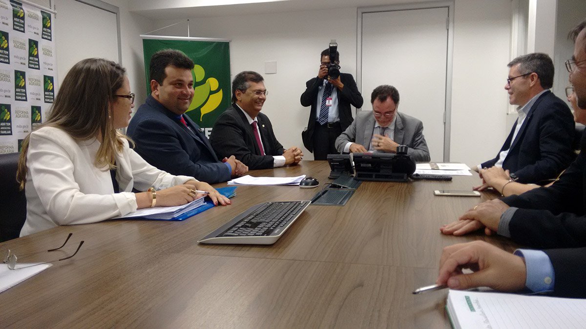 Governador Flávio Dino e secretário Adelmo Soares durante agenda com o ministro Patrus Ananias em Brasília. Foto: Divulgação