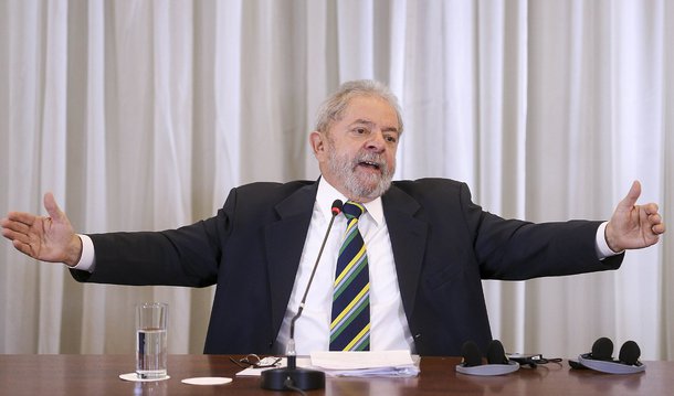 Em depoimento a procuradores na quinta (7), o ex-presidente Lula negou que tenha participado de uma trama para interferir na delação premiada do ex-diretor da Petrobras Nestor Cerveró e ainda que tenha uma relação próxima com o senador Delcídio Amaral; Lula descartou ter atuado para atrapalhar as investigações da Lava Jato; o ex-presidente teria voltado a negar ainda interferência nas diretorias da Petrobras, reforçando que há uma discussão política, com partidos e liderança da legenda, passando por triagem na Casa Civil e no Gabinete de Segurança Institucional