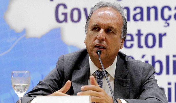 O governador do Rio, Luiz Fernando Pezão, afirmou que não vai poder cumprir a decisão do ministro-presidente do Supremo Tribunal Federal (STF), Ricardo Lewandowski, de que os os salários do Judiciário sejam pagos no dia 30 e não no sétimo dia útil do mês como o restante dos servidores estaduais ativos e inativos