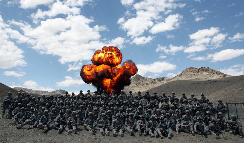 "A República Árabe Síria anuncia que aceita a cessação das hostilidades, com base na continuação das operações militares para lutar contra o terrorismo do Estado Islâmico, a Frente Al Nosra e os outros grupos terroristas que estão relacionados, em conformidade ao anúncio russo-norte-americano", indicou o Ministério dos Negócios Estrangeiros sírio