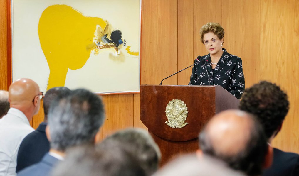 No discurso que fará na 4ª Cúpula da Comunidade de Estados Latino-Americanos e Caribenhos (Celac), em Quito, nesta quarta-feira, 27, a presidente Dilma Rousseff vai destacar a necessidade de diálogo entre os 33 países para solucionar problemas como a crise econômica e a desigualdade; governo brasileiro quer fazer avançar o diálogo sobre projetos de infraestrutura que promovam a integração regional, como é o caso do corredor Manta-Manaus, que ligará, por hidrovia e rodovia, a cidade brasileira e o porto de Manta, na costa do Equador