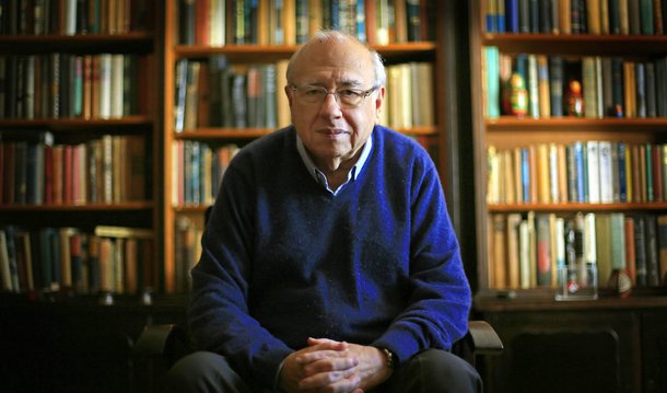 Escritor Luis Fernando Verissimo está internado no Hospital Pró-Cardíaco, em Botafogo, na zona sul do Rio, e seu estado de saúde é estável. De acordo com o boletim médico, ele foi internado na última sexta-feira para tratamento de infecção respiratória e arritmia cardíaca