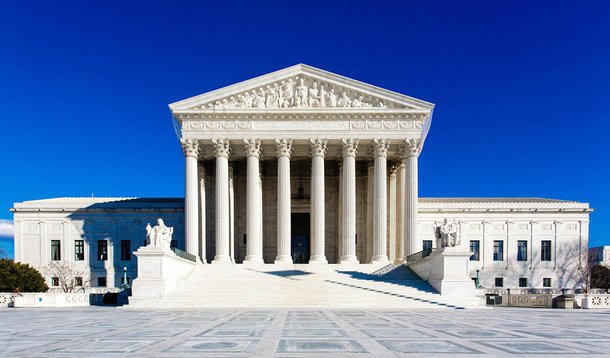 Supremo Tribunal dos Estados Unidos suspendeu o ambicioso programa de redução de emissões poluentes por centrais térmicas proposto pelo presidente norte-americano, Barack Obama; intervenção da mais alta instância judicial dos Estados Unidos foi requerida por 27 estados - a maioria governada pelo partido Republicano -, que contestam o programa de promoção de energias limpas; plano impõe às centrais elétricas reduções drásticas das emissões de dióxido de carbono, de 32% até 2030