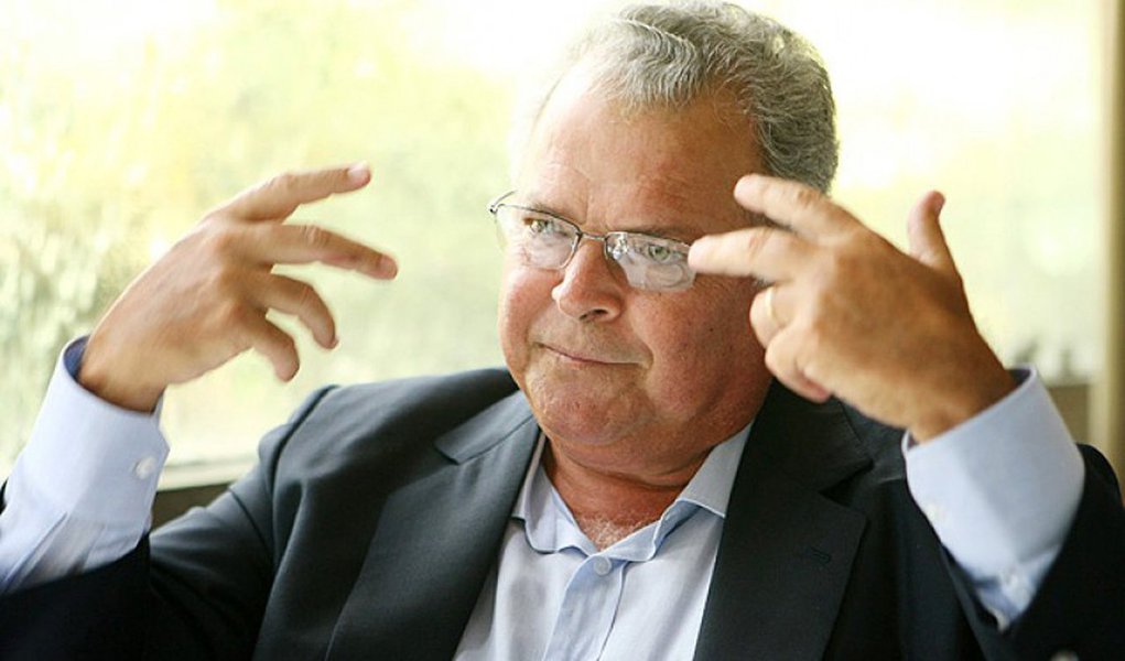 Em nota, empresa de Emílio Odebrecht disse que decidiu por uma colaboração definitiva com as investigações da Operação Lava Jato e que identificou a necessidade de implantar melhorias em suas práticas: “Ao contribuir com o aprimoramento do contexto institucional, a Odebrecht olha para si e procura evoluir, mirando o futuro. Entendemos nossa responsabilidade social e econômica, e iremos cumprir nossos contratos e manter seus investimentos”