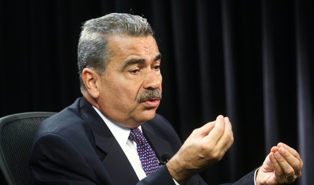 "Nilo, embora seja um dos mais respeitados penalistas brasileiros, não é apenas um advogado de causas. Ele próprio tem causas e o Estado de Direito é a maior delas", descreve o jornalista Fernando Brito, sobre o advogado contratado para reforçar a equipe de defesa do ex-presidente