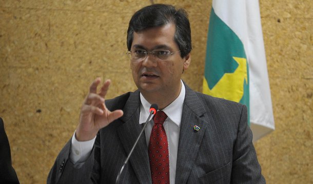 O governador do Maranhão, Flávio Dino, e a nova gestão da seccional da OAB dialogaram sobre temas que podem ser trabalhados em conjunto; entre eles, estão a atuação da sociedade civil na promoção da cultura da paz e do combate à violência, bem como questões relacionadas ao exercício da advocacia; Dino destacou a incorporação de 1.500 novos policiais e diminuição em 8% na incidência de crimes violentos letais e intencionais (CVLIs), mas pontuou que "a participação da OAB ajuda a sociedade na compreensão de que o combate à violência tem uma dimensão repressiva, mas ainda mais importante há uma dimensão educativa e social"