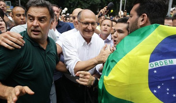 Aécio perdeu as eleições, nunca aceitou a derrota e desde então planta a discórdia, o golpe, o terrorismo político. Agora está colhendo o fruto, além obviamente de estar respondendo por suas próprias ações de corrupção