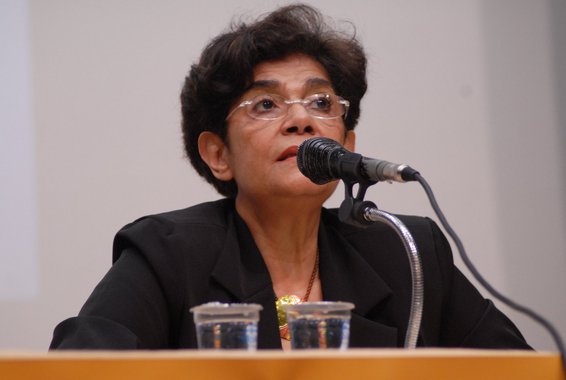 “Em um primeiro momento, pode até surgir um sentimento positivo por conta da rejeição que o senador Aécio Neves e o governador Geraldo Alckmin (ambos do PSDB) receberam na Avenida Paulista, afinal, eles colheram o que plantaram. Mas é preocupante em uma análise mais profunda porque revela que esses grupos são uma massa desorganizada, deslocada de partidos e movimentos sociais. São grupos a procura de um salvador. Em outra época, eram militares, agora são juízes e promotores”, acredita a filósofa Marilena Chauí