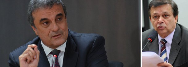 O advogado-geral da União, José Eduardo Cardozo, questionou pontos do relatório do deputado Jovair Arantes (PTB-GO) na Comissão Especial da Câmara, que opina pelo impeachment da presidente Dilma Rousseff; segundo Cardozo, o documento, de autoria do relator, deputado Jovair Arantes (PTB-GO), "agravou a ilicitude do processo" que tem como objetivo afastar a presidente; "Esse relatório só agravou a ilicitude desse processo, só turvou ainda mais a acusação que se coloca, só desrespeitou ainda mais a Constituição Federal nos pontos em que está colocada", disse ele em coletiva de imprensa