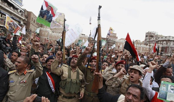 Um míssil disparado contra um centro administrado pela organização Médicos Sem Fronteiras (MSF) no Iêmen matou pelo menos quatro pessoas e deixou dez ficaram feridas neste domingo, 10; segundo a diretora de comunicação da ONG no Iêmen, Malak Shaher, o míssil atingiu o centro de Razeh Rajeh, na província de Saada (norte), que é o principal reduto dos rebeldes houthis