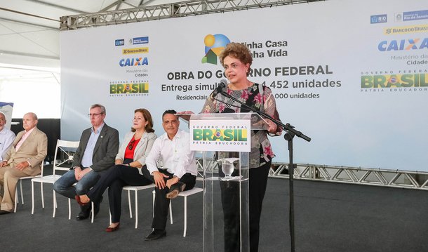 Durante entrega de unidades do Minha Casa Minha Vida  nesta sexta-feira, 8, no Rio, a presidente Dilma Rousseff disse que o impeachment está previsto na Constituição, mas só deve ser usado se houver crime de responsabilidade cometido pelo presidente da República; "Qual é o problema? O problema é que eu não cometi crime de responsabilidade", reiterou; "Quem pretende interromper meu mandato é justamente aquele tipo de pessoa que considera um erro o governo federal colocar recursos em um programa como o Minha Casa, Minha Vida. Não concordamos com esse tipo de posição e continuaremos a fazer os programas que beneficiam nosso povo"