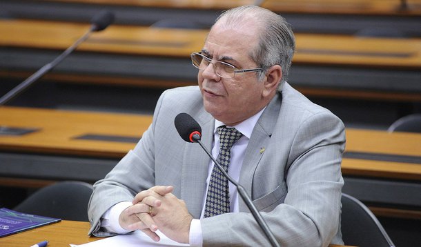 Em ação proposta pelo MP-MA, o deputado federal Hildo Rocha é réu em ação por ato de improbidade administrativa por ter incluído na folha de pagamento de servidores do Município de Cantanhede quem não foi passou em concurso público; na ação, o MP acusou de prática de atos de improbidade o deputado federal Hildo Rocha e Raimundo Nonato Borba Sales, ambos ex-prefeitos de Cantanhede