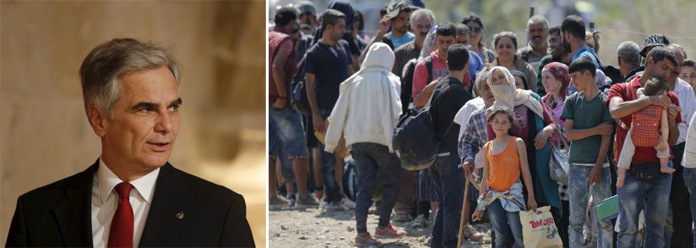 O chanceler da Áustria, Werner Fayman, acusou neste domingo a Grécia de se comportar "como uma agência de viagens", por encaminhar os requerentes de asilo para outros destinos europeus, em vez de acolhê-los no país; "Não compreendo a política dos gregos. É inaceitável que a Grécia atue como uma agência de viagens", que encaminha os refugiados para outros destinos europeus, criticou Faymann; o chanceler acrescentou que a Grécia recebeu no ano passado 11 mil requerentes de asilo e a Áustria, 90 mil