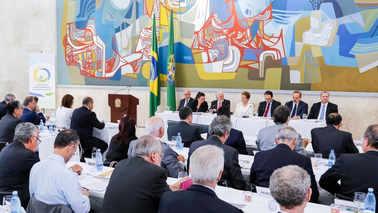 O Conselhão pode ser útil na busca de maior convergência, na construção do consenso na sociedade ou de um amplo acordo estratégico, como tem sido em outros países que contam com este instrumento. Ele é necessário para o trabalho do executivo e do próprio legislativo, sem retirar nenhuma de suas prerrogativas constitucionais