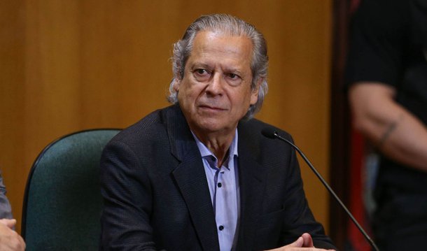 Defesa do ex-ministro José Dirceu pediu ao juiz Sergio Moro adiamento do depoimento previsto para sexta-feira, 29; na petição, a defesa afirmou que José Dirceu não vai ficar calado durante o depoimento e que vai esclarecer todos os fatos imputados a ele; no entanto, os advogados argumentaram que a fase de oitivas terminará na sexta-feira e, dessa forma, o depoimento deve ser feito após Dirceu tomar conhecimento prévio de todos os fatos imputados a ele, inclusive por delatores