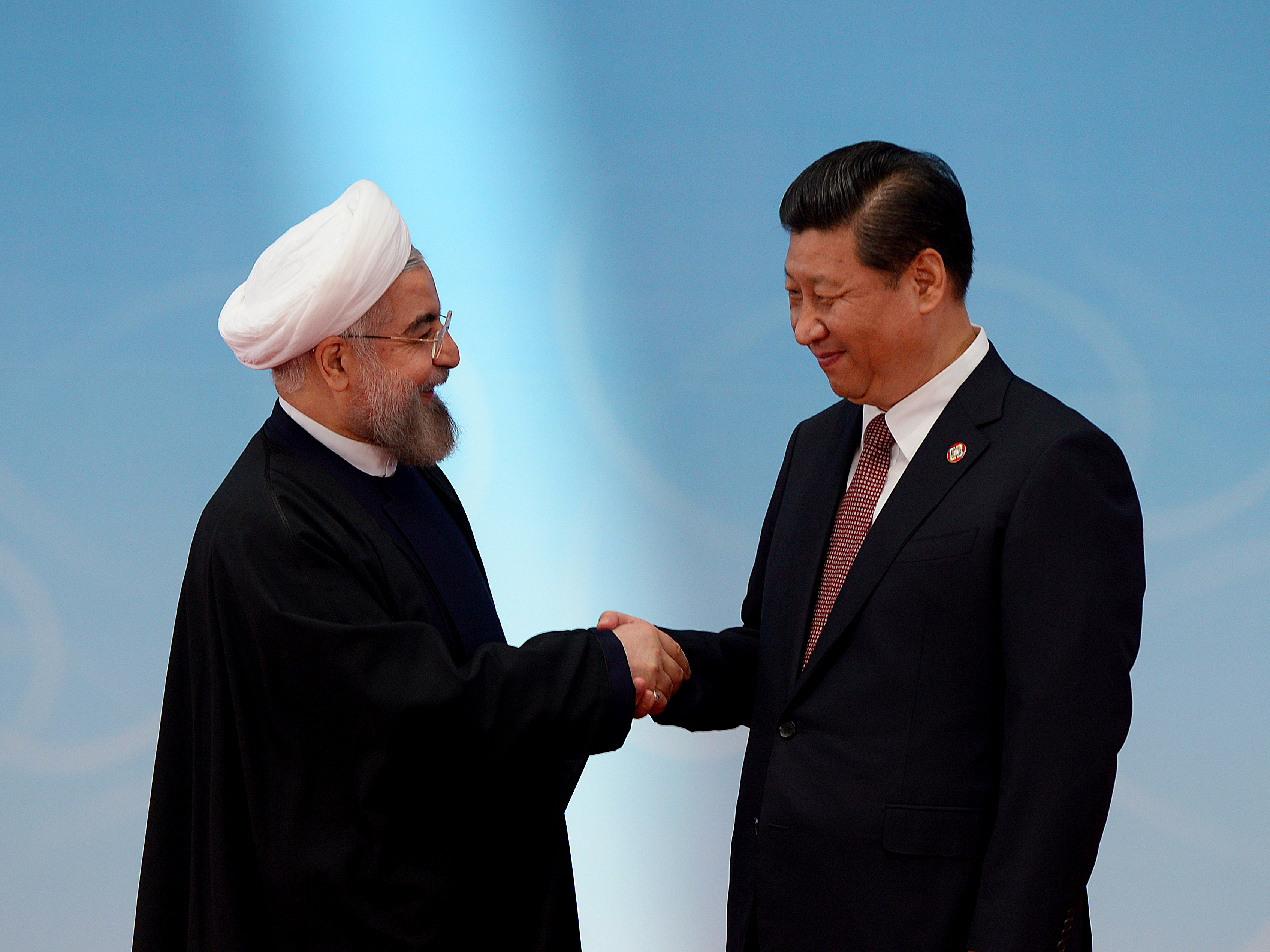 O líder supremo do Irã, Ayatollah Ali Khamenei, pediu neste sábado pelo estreitamento dos laços econômicos e de segurança com a China, dizendo que o Irã nunca confiou no Ocidente; os dois países concordaram em aumentar o comércio bilateral em mais de 10 vezes para US$ 600 bilhões na próxima década