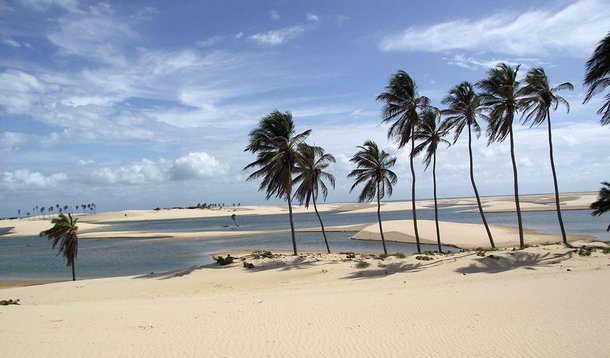 Lençóis Maranhenses, Delta do Parnaíba e Parque Nacional de Jericoacoara; conhecer os três paraísos nordestinos em uma mesma viagem ficará mais fácil a partir da obra de extensão da rodovia MA-315, que liga os municípios de Paulino Neves a Barreirinhas, no Maranhão; com o novo trecho, a chamada Rota das Emoções, um dos percursos de maior destaque turístico nacional, poderá ter distâncias reduzidas em 400 km; a obra no trecho – que integra os estados do Maranhão, Piauí e Ceará – já promete facilitar a logística e o desenvolvimento do turístico da região, repleta de riquezas naturais