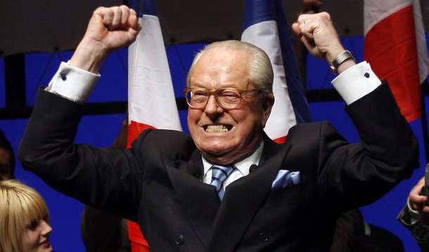 Antigo chefe da extrema direita francesa Jean-Marie Le Pen, definiu a “vitória da Frente Nacional” como “uma vitória da França”, e apelou aos candidatos do partido para permanecerem “mobilizados” para o segundo turno no dia 13 de dezembro; ofundador da FN em 1972, o deputado europeu foi excluído do partido em agosto por iniciativa de sua filha Marine, que dirige a organização, após meses de um conflito originado pelas declarações do patriarca sobre o holocausto