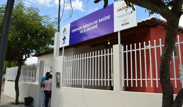 O Ministério da Saúde acaba de liberar R$ 1,9 milhão para construção de três Unidades Básicas de Saúde (UBS) no Distrito Federal; uma portaria publicada no Diário Oficial da União habilita as propostas de construção das UBS na região central de Brasília a receberem recursos referentes ao Programa de Requalificação de Unidades Básicas de Saúde (Requalifica UBS); no Distrito Federal existem atualmente 18 UBS's vigentes - nove concluídas, três em obras e seis em ação preparatória; até o momento, a pasta investiu na região o valor de R$ 27,7 milhões para melhorar e qualificar a atenção básica, principal porta de entrada do SUS da população