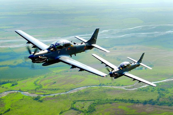 Força Aérea do Afeganistão começa a fazer uso dos aviões A-29 Super Tucano, produzidos pela Embraer, na próxima semana em missões de ataques contra posições de militantes do Taleban e da Al-Qaeda; missões serão realizadas um mês antes do previsto inicialmente; aeronaves foram adquiridas pelos EUA e repassadas ao governo afegão em um negócio avaliado em US$ 428 milhões