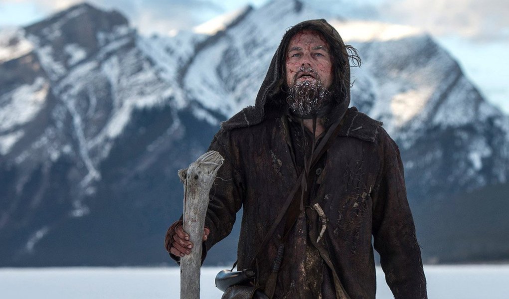 Em uma temporada intensa de premiações cinematográficas sem franco favorito a melhor filme do ano no Oscar, há uma aposta certa para ganhar a estatueta de melhor ator no próximo domingo: Leonardo DiCaprio; em sua quinta indicação para o prêmio, a primeira foi 20 anos atrás por sua atuação em "Gilbert Grape – Aprendiz de Sonhador", DiCaprio já conquistou todos os grandes prêmios do longo calendário de premiações hollywoodianas pelo papel do taciturno Hugh Glass, que é deixado como morto em uma paisagem gelada depois de ser atacado por um urso no filme "O Regresso"