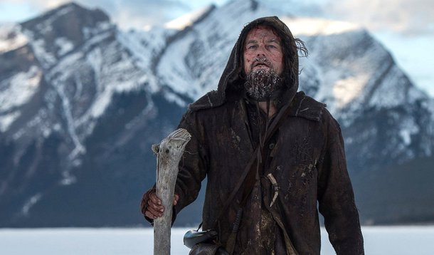 Em uma temporada intensa de premiações cinematográficas sem franco favorito a melhor filme do ano no Oscar, há uma aposta certa para ganhar a estatueta de melhor ator no próximo domingo: Leonardo DiCaprio; em sua quinta indicação para o prêmio, a primeira foi 20 anos atrás por sua atuação em "Gilbert Grape – Aprendiz de Sonhador", DiCaprio já conquistou todos os grandes prêmios do longo calendário de premiações hollywoodianas pelo papel do taciturno Hugh Glass, que é deixado como morto em uma paisagem gelada depois de ser atacado por um urso no filme "O Regresso"