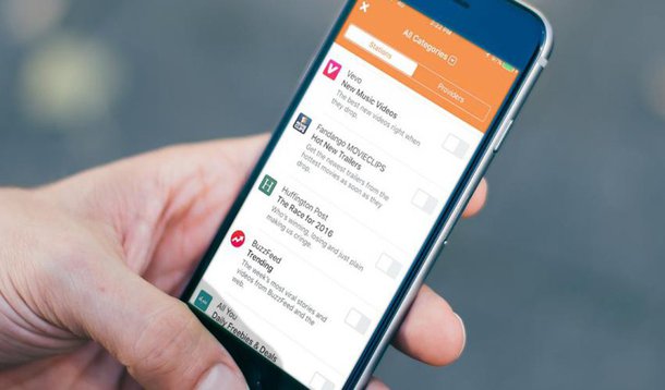 O Facebook disse nesta quarta-feira que lançou o novo aplicativo Notify para usuários de iPhone nos Estados Unidos, com conteúdo de parceiros de mídia como Fox News, Washington Post e CBS; o aplicativo permite que usuários compartilhem notificações diretamente da tela bloqueada e inclui uma ampla seleção de setores em diferentes categorias como esportes, moda e notícias urgentes