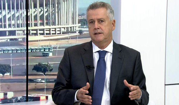 O governador do Distrito Federal, Rodrigo Rollemberg, assinou decreto de nomeação de cem agentes e 20 escrivães para compor os quadros da Polícia Civil do Distrito Federal; nos próximos dias, o executivo definirá o cronograma de novas convocações; o anúncio das 120 nomeações foi feito em janeiro, no Palácio do Buriti, durante cerimônia de assinatura do decreto que criou a delegacia especializada em crimes de intolerância