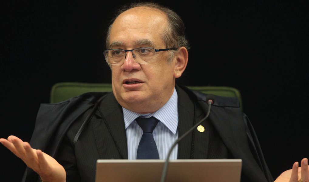 O ministro do Supremo Tribunal Federal Gilmar Mendes classificou de "Operação Tabajara" a decisão do presidente interino da Câmara, Waldir Maranhão (PP-MA), que anulou a sessão do impeachment da presidente Dilma Rousseff; "Não vejo nenhum sentido nessa decisão. Ele não dispõe desse poder. Imaginem que presidentes dos poderes comecem a agir desta forma", afirmou; ele disse que essa ação mostra o "desespero" do governo