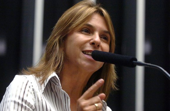 Supremo Tribunal Federal (STF) decidiu nesta quarta-feira 2 manter em tramitação na Corte o inquérito em que a ex-deputada federal e atual prefeita de Rio Bonito (RJ), Solange Almeida, é acusada de corrupção; Solange Almeida é acusada de, em 2011, quando era deputada federal, atuou em favor de Edaurdo Cunha e apresentou requerimentos à Comissão de Fiscalização e Controle da Câmara para pressionar o delator Júlio Camargo, que parou de pagar as parcelas da propina referente a contratos de dois navios-sonda da Petrobras