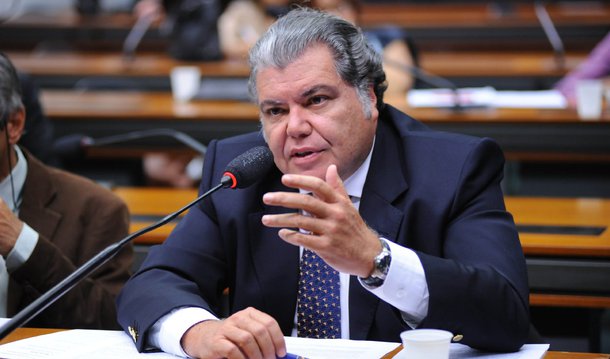 Filho do ex-presidente da República José Sarney (PMDB-AP), o líder do PV na Câmara dos Deputados, Sarney Filho (MA), é cotado para ser ministro de Meio Ambiente em um eventual governo do vice-presidente da República, Michel Temer; Temer tem dito a interlocutores próximos que pretender montar uma equipe com respaldo políticos dos partidos que o apoiam