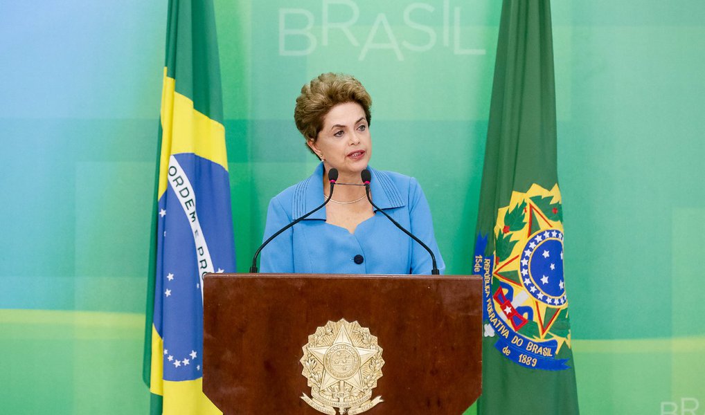 Vários jornais, redes de TV e de rádio dos Estados Unidos estão divulgando relatos de correspondentes ou repórteres enviados especialmente ao Brasil para cobrir a votação sobre o afastamento da presidente Dilma; agência Reuters lembra que a América Latina foi, no passado, palco de golpes militares, mas afirma que hoje os golpes são políticos