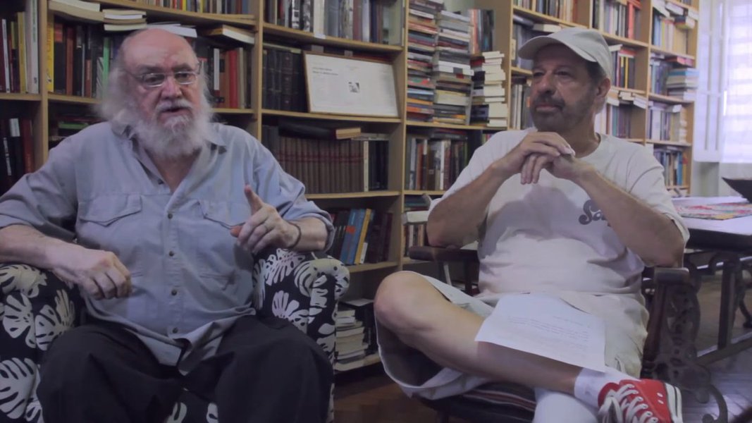 Cantores Aldir Blanc e João Bosco conclamam os cariocas a participar de ato em favor da democracia na Lapa, nesta segunda-feira (11); intitulado 'Cultura pela Democracia', o evento terá shows e discursos de quem viveu a ditadura e alerta para os riscos de um novo golpe no Brasi; "A gente viveu a ditadura, o arbítrio e a tortura. Por isso é que a gente diz que não vai ter golpe", diz Blanc; "A gente quer dizer às pessoas como é importante você viver num país democrático", afirma João Bosco; assista