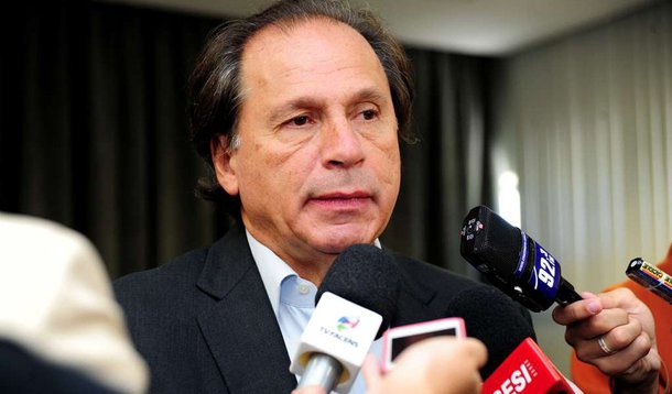 Dono da CSN, Benjamin Steinbruch cita o período de 2003 a 2014, no qual o país criou 17,7 milhões de empregos formais, um período de crescimento da economia e da renda; e diz que, por maiores que sejam as dificuldades brasileiras, foge do coro dos pessimistas: “chegou o momento em que todos precisam sair de trincheiras políticas e ideológicas para abraçar o Brasil e começar a sugerir o que fazer para consertá-lo”