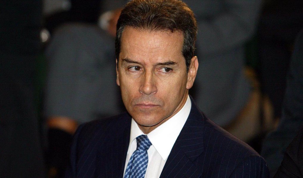 O STF manteve a pena do ex-senador Luís Estevão e do empresário Fábio Monteiro em 31 anos e 6 meses de prisão por crimes cometidos na construção do Fórum Trabalhista do TRT-SP; os dois já haviam sido condenados por cinco crimes, mas como dois deles prescreveram, a pena deve ficar em cerca de 26 anos de prisão; o escândalo de superfaturamento na construção da nova sede do TRT-SP veio à tona em 1998; na ocasião, Procuradores da República identificaram desvio de R$ 169 milhões - atualizado, o montante alcança cerca de R$ 1 bilhão