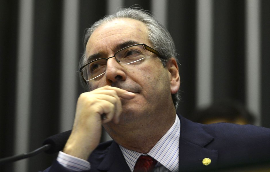 A secretária do colegiado tentou entregar o documento no final desta manhã, mas não foi recebida pelo presidente da Câmara, que decidiu formalizar um horário; Caso Eduardo Cunha não receba a notificação, o Conselho ainda pode fazer duas novas tentativas e, se nenhuma for considerada recebida, a mensagem será publicada no Diário Oficial da Câmara; a partir do recebimento, passa a ser contado o prazo de dez dias úteis para o peemedebista apresentar sua defesa