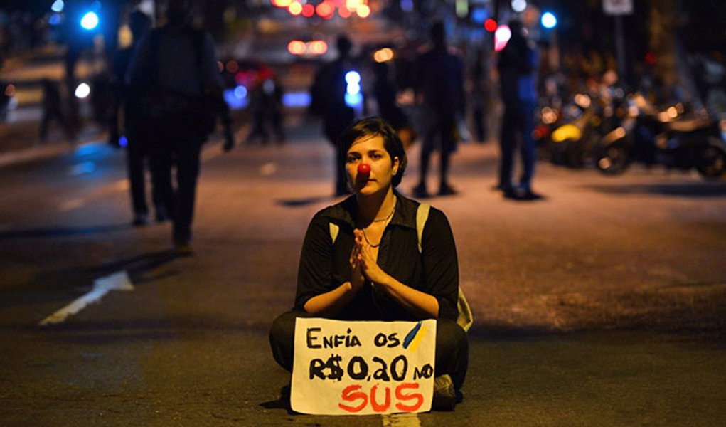 Em questão de semanas, Dilma, Lula e o PT passaram a ser odiados como por mágica. As ações desses grupelhos com cérebros de 15 anos semearam a ascensão de uma direita hidrófoba cujo objetivo era pisotear a democracia. E esse objetivo foi atingido