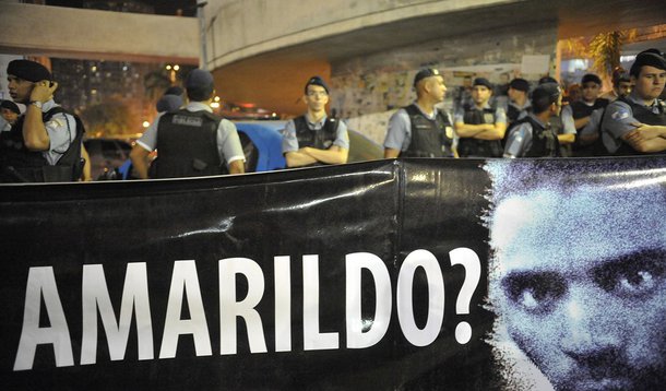 A 35ª Vara Criminal do Rio de Janeiro condenou 13 dos 25 policiais militares acusados da tortura e morte do pedreiro Amarildo de Souza, em 2013, na Rocinha, na zona sul da cidade; entre eles está o ex-comandante da UPP da Rocinha major Edson Santos, condenado a 13 anos e sete meses de prisão pelos crimes de tortura e ocultação de cadáver; outro condenado é o tenente Luiz Felipe Medeiros, subcomandante da UPP na época do desaparecimento de Amarildo, que recebeu a pena de dez anos e sete meses de prisão pelos crimes de tortura, ocultação de cadáver e fraude processual (por ter tentado prejudicar a investigação do crime)