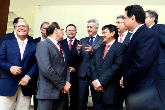 Governadores e vice-governadores de 25 estados participam de uma reunião na residência oficial do governador do Distrito Federal, Rodrigo Rollemberg; na pauta, uma agenda comum focada na busca de uma saída para a crise econômica, a retomada do crescimento e a melhora situação financeira dos estados; é o segundo encontro do Fórum Permanente de Governadores; o primeiro foi no dia 28 de dezembro de 2015