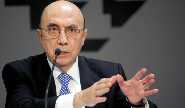 Nome indicado para a Fazenda de um eventual governo de Michel Temer, o ex-presidente do Banco Central Henrique Meirelles nunca escondeu suas ambições políticas; em 2010, Meirelles sonhou ser indicado pelo PMDB, sua legenda na época, para vice da chapa de Dilma Rousseff, com o apoio do ex-presidente Lula, mas Temer se impôs e ficou com a vaga; seus aliados sugerem que agora ele faça do novo cargo no Ministério da Fazenda um trampolim para viabilizar uma candidatura presidencial em 2018