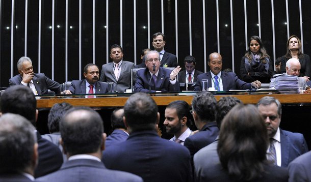 Como já era esperado tanto pelo governo quanto pela oposição, a maioria dos deputados membros da comissão especial do impeachment na Câmara votou a favor do parecer do relator Jovair Arantes (PTB-GO), que defende a abertura do processo de afastamento da presidente Dilm; deputados federais maranhenses que fazem parte da comissão, João Marcelo (PMDB), Júnior Marreca  (PEN) e Weverton Rocha (PDT) votaram contra a abertura do processo de impeachment; votaram a favor João Castelo (PSDB), Juscelino Filho (DEM), Waldir Maranhão (PP), Eliziane Gama (PPS) e Sarney Filho (PV)