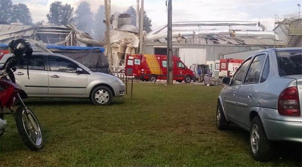 Morreu a segunda vítima da explosão de uma secadora de mandioca da fábrica de farinha Pinduca Indústria Alimentícia, em Cianorte, no noroeste do Paraná, nesta quinta-feira (5); de acordo com os médicos, Vanderlício de Alexandrini, de 56 anos, teve 68% do corpo queimado. Ele era funcionário da empresa e trabalhava no secador de fécula de mandioca; a primeira vítima foi Ricardo da Silva, de 35 anos; são dois mortos e em oito feridos; a empresa está fazendo um levantamento para identificar a causa do acidente 